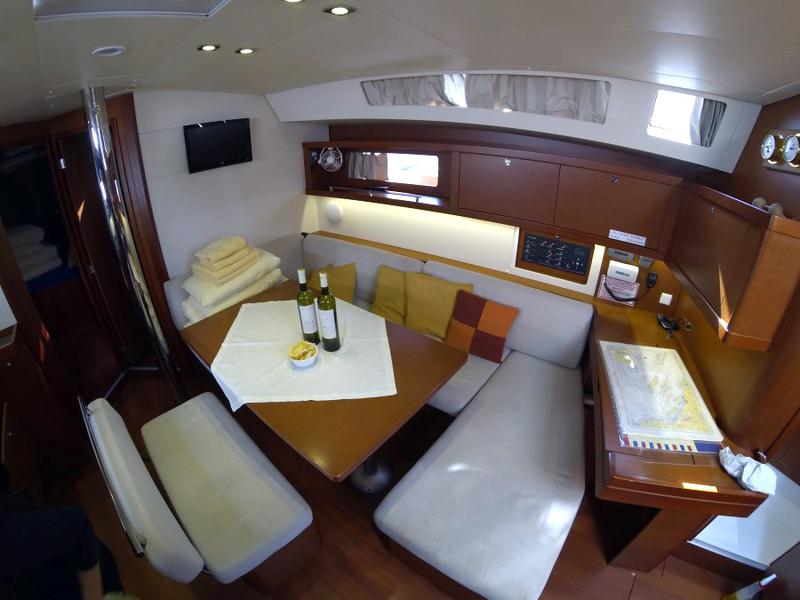 Book yachts online - sailboat - Oceanis 45 - Neška II - BT - rent