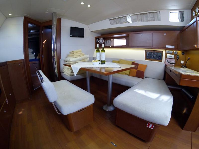 Book yachts online - sailboat - Oceanis 45 - Neška II - BT - rent