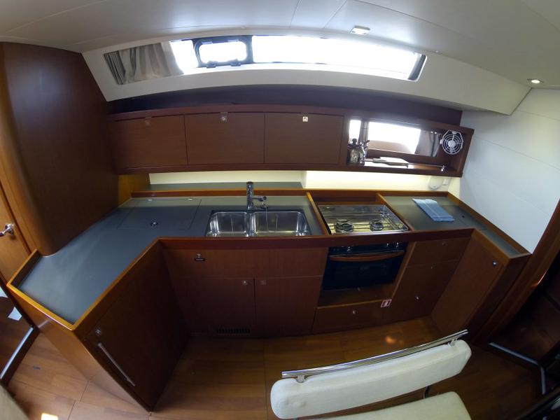 Book yachts online - sailboat - Oceanis 45 - Neška II - BT - rent