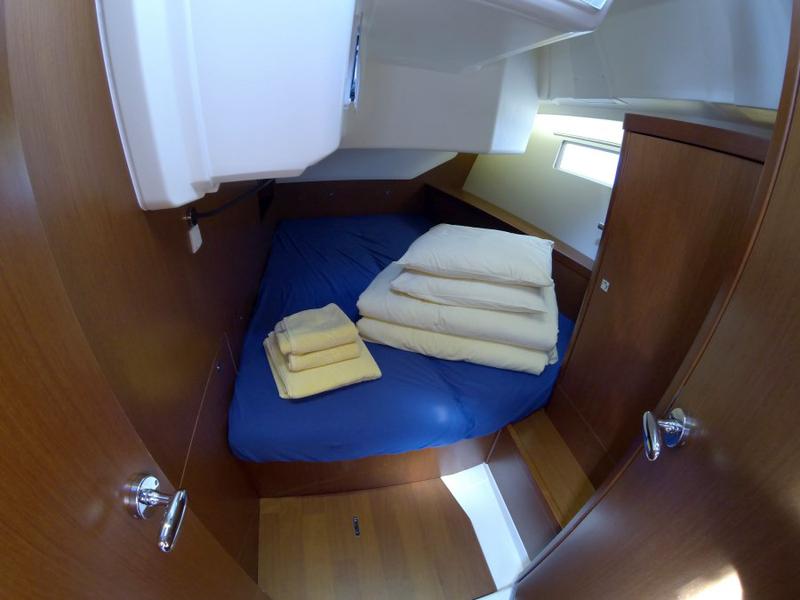 Book yachts online - sailboat - Oceanis 45 - Neška II - BT - rent