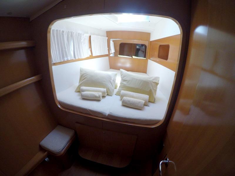 Book yachts online - catamaran - Lagoon 440 - Coco Jumbo (Solar panel) - rent