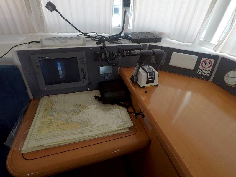 Book yachts online - catamaran - Lagoon 440 - Coco Jumbo (Solar panel) - rent