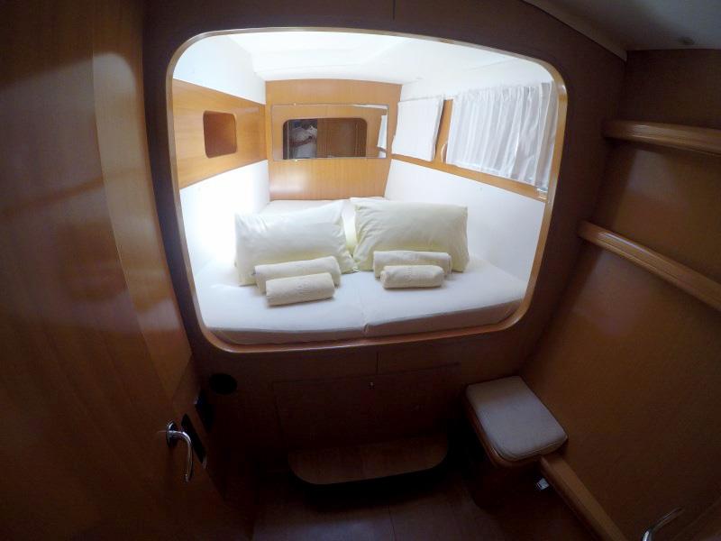 Book yachts online - catamaran - Lagoon 440 - Coco Jumbo (Solar panel) - rent