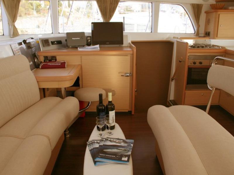 Book yachts online - catamaran - Lagoon 440 - Coco Jumbo (Solar panel) - rent