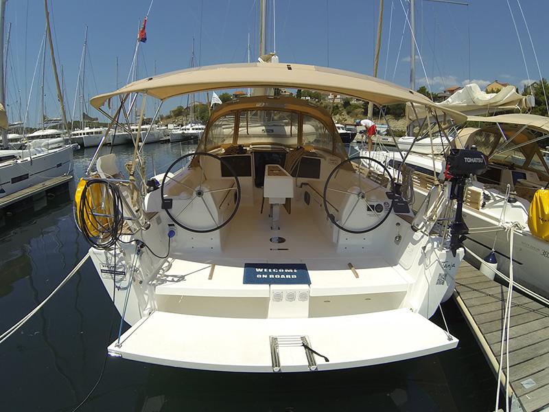 Book yachts online - sailboat - Dufour 382 GL - Tanja - BT - rent