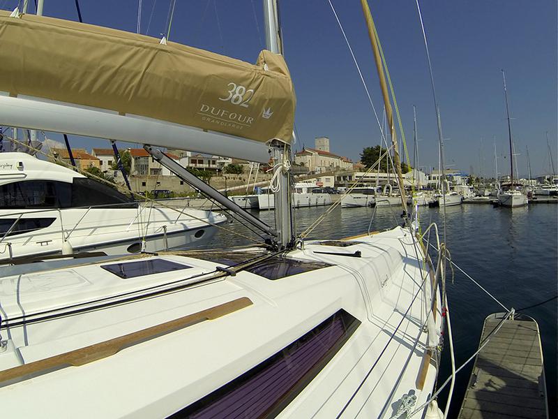 Book yachts online - sailboat - Dufour 382 GL - Tanja - BT - rent