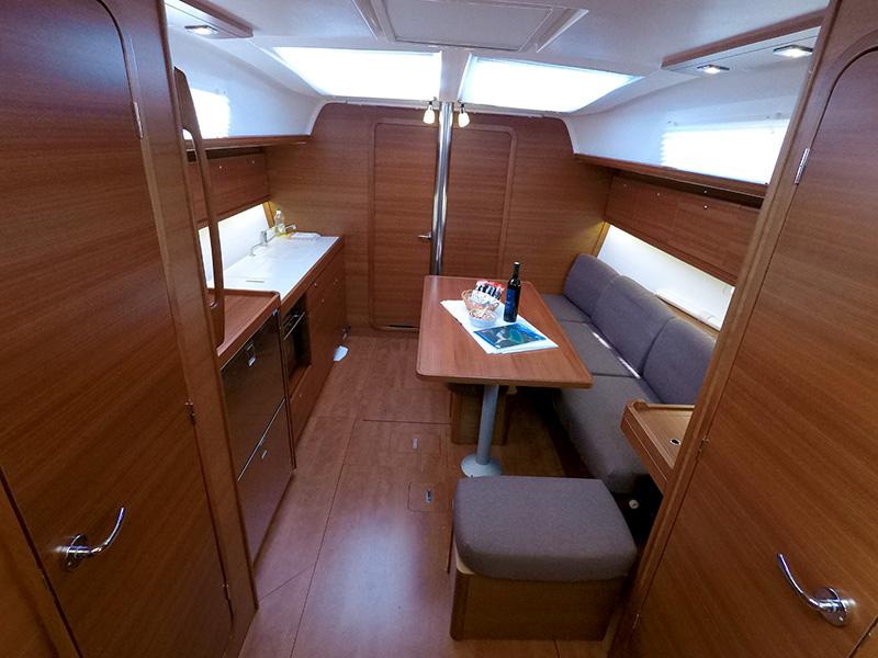 Book yachts online - sailboat - Dufour 382 GL - Tanja - BT - rent