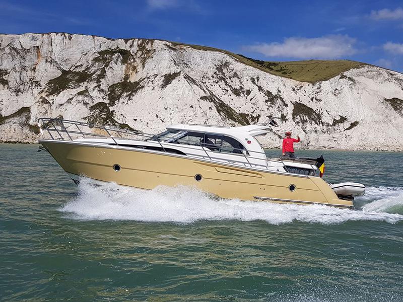 Book yachts online - motorboat - Marex 370 ACC - Fily (AC, Generator, Bowthruster, Sterntruster) - rent