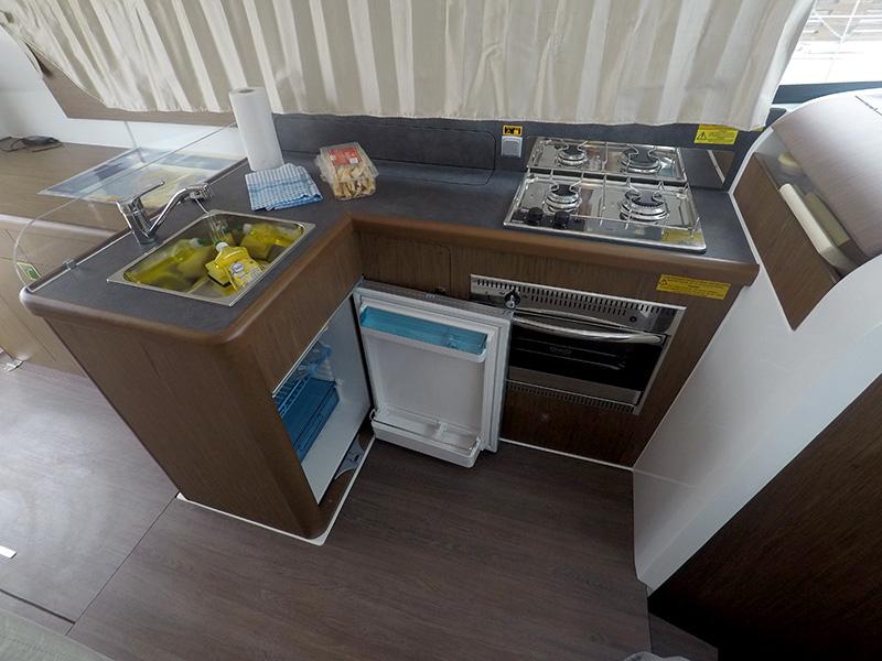 Book yachts online - motorboat - Beneteau Antares 36 - Mandalina II (AC, Generator, Bowthruster, Sterntruster) - rent