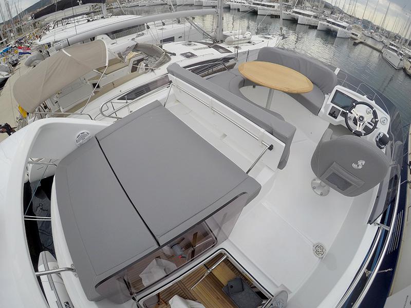 Book yachts online - motorboat - Beneteau Antares 36 - Mandalina II (AC, Generator, Bowthruster, Sterntruster) - rent