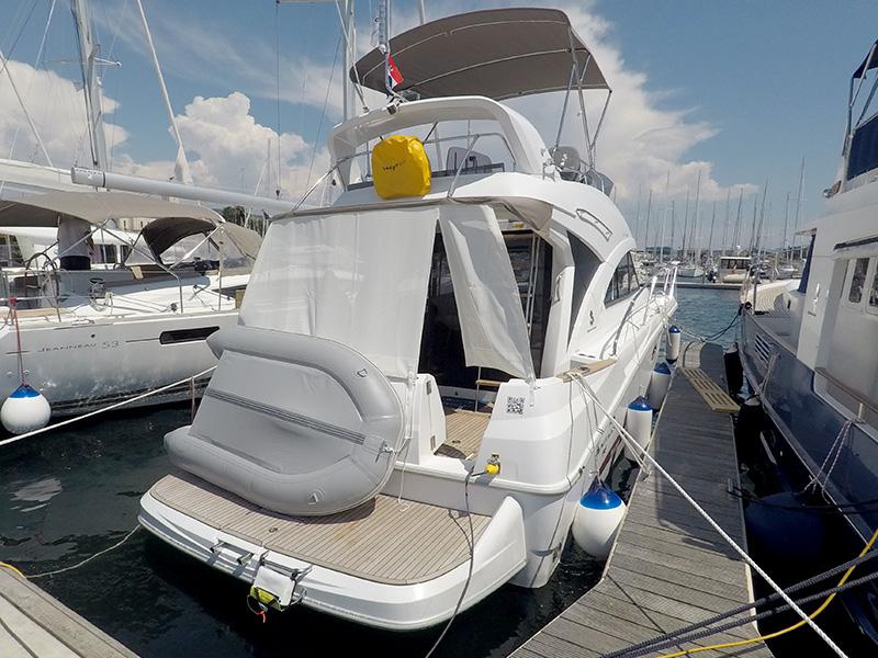Book yachts online - motorboat - Beneteau Antares 36 - Mandalina II (AC, Generator, Bowthruster, Sterntruster) - rent
