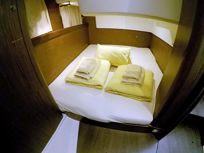 Book yachts online - motorboat - Beneteau Antares 36 - Mandalina II (AC, Generator, Bowthruster, Sterntruster) - rent