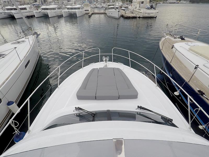 Book yachts online - motorboat - Beneteau Antares 36 - Mandalina II (AC, Generator, Bowthruster, Sterntruster) - rent