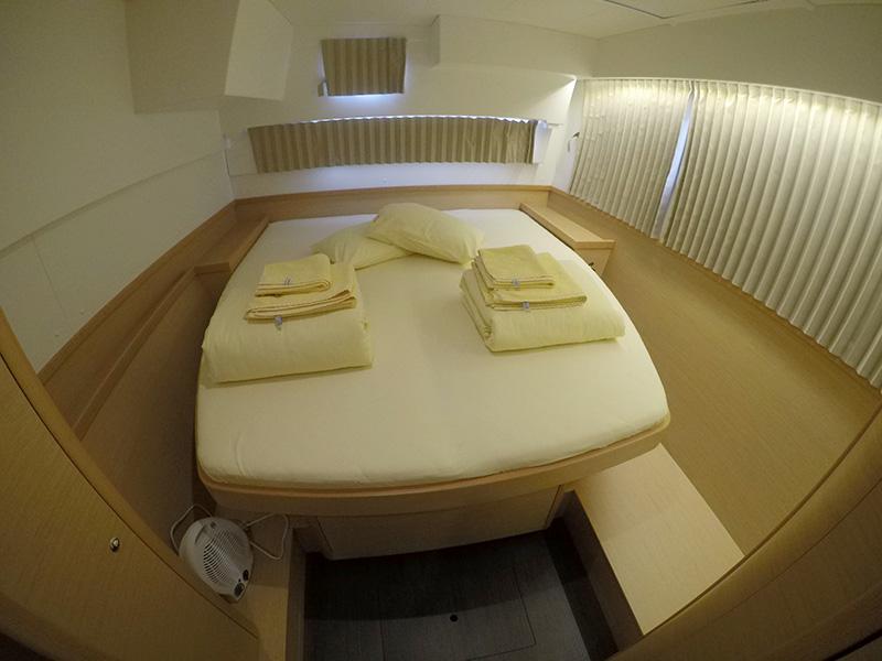 Book yachts online - catamaran - Lagoon 42 - Aymeline (AC + generator) - rent