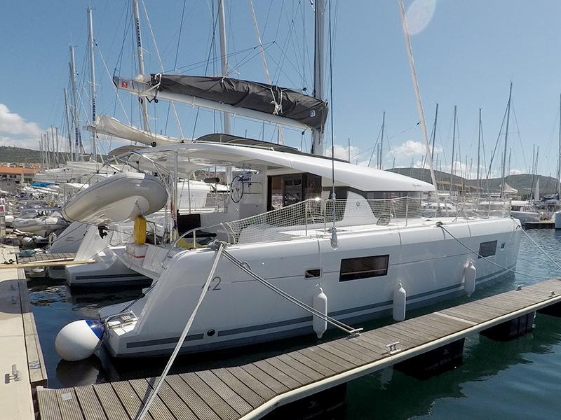 Book yachts online - catamaran - Lagoon 42 - Aymeline (AC + generator) - rent