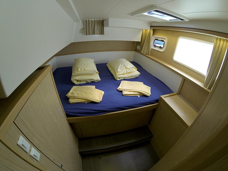 Book yachts online - catamaran - Lagoon 39 2016 - Bob Cat (Solar panel) - rent