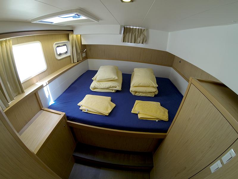 Book yachts online - catamaran - Lagoon 39 2016 - Bob Cat (Solar panel) - rent