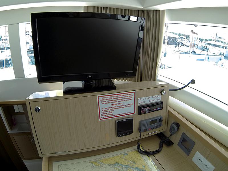 Book yachts online - catamaran - Lagoon 39 2016 - Bob Cat (Solar panel) - rent