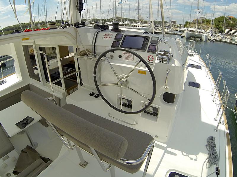 Book yachts online - catamaran - Lagoon 39 - My cat (Solar panel) - rent