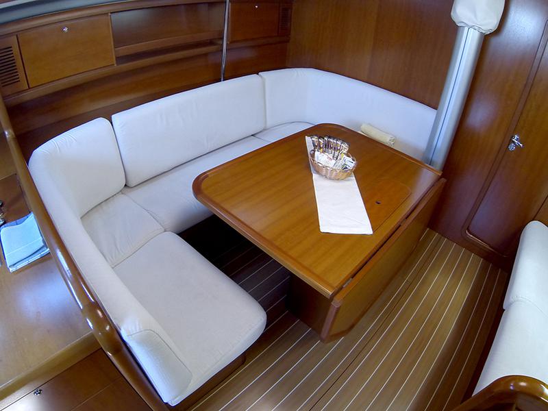 Book yachts online - sailboat - Grand Soleil 45 - Pingala (Sails 2015, Bowthruster) - rent