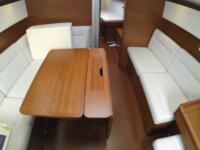 Book yachts online - sailboat - Grand Soleil 39 - Ziggy (Sails 2019) - rent