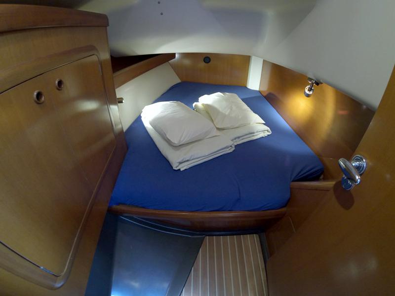 Book yachts online - sailboat - Grand Soleil 40 - Šjor (Main sail 2016, Genoa 2018) - rent