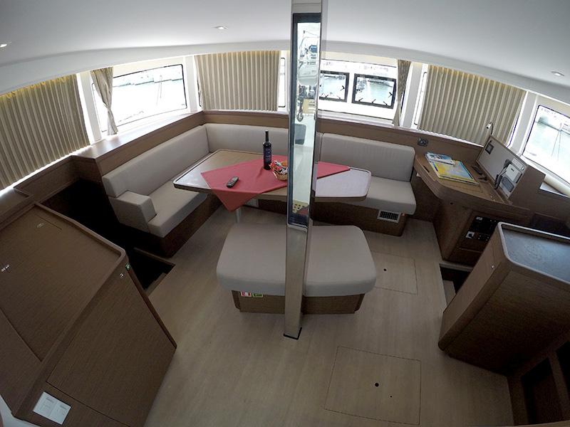 Book yachts online - catamaran - Lagoon 42 - Albion (AC + generator) - rent