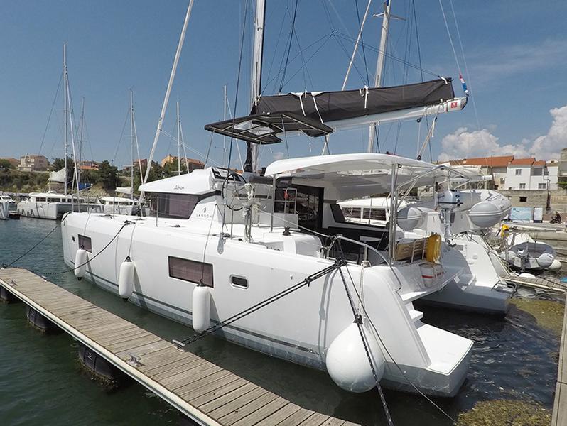 Book yachts online - catamaran - Lagoon 42 - Albion (AC + generator) - rent