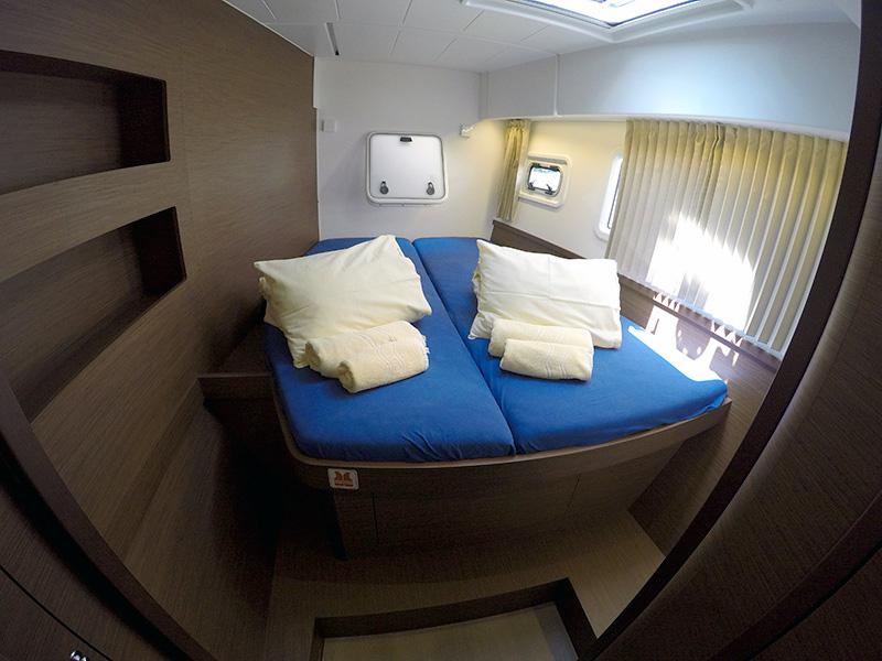 Book yachts online - catamaran - Lagoon 42 - Albion (AC + generator) - rent