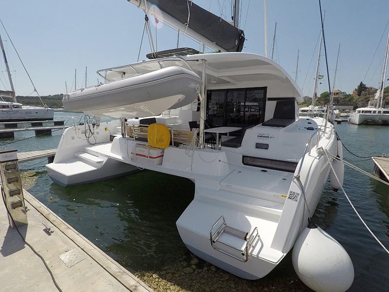 Book yachts online - catamaran - Lagoon 42 - Albion (AC + generator) - rent