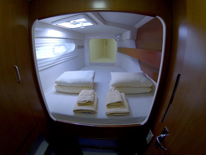 Book yachts online - catamaran - Leopard 38 - Adamus (Solar panel) - rent