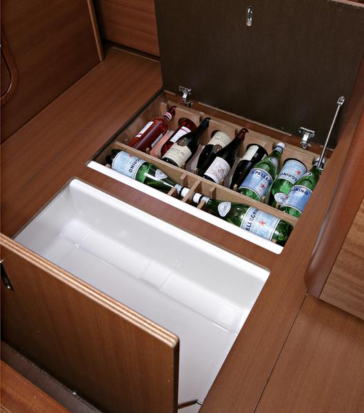 Book yachts online - sailboat - Dufour 375 GL - China girl (Bowthruster, full teak deck, sails 2018) - rent