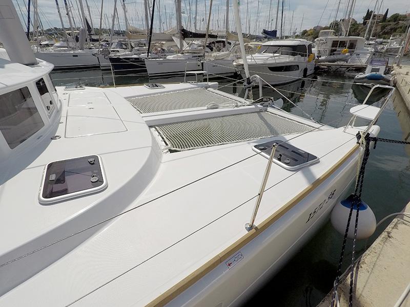 Book yachts online - catamaran - Lagoon 380 - Maya (AC + generator) - rent