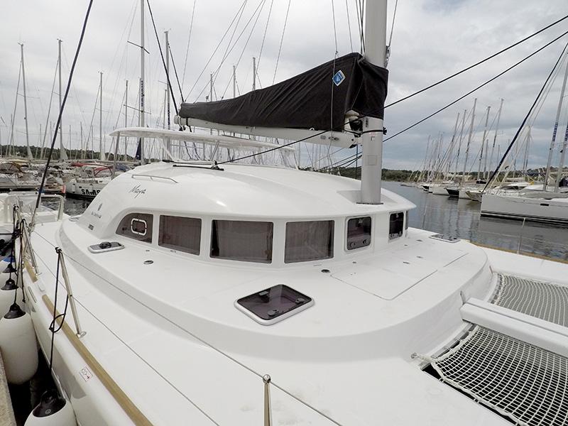 Book yachts online - catamaran - Lagoon 380 - Maya (AC + generator) - rent