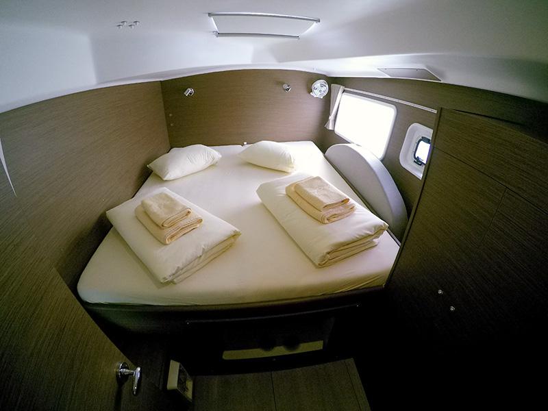 Book yachts online - catamaran - Lagoon 380 - Maya (AC + generator) - rent