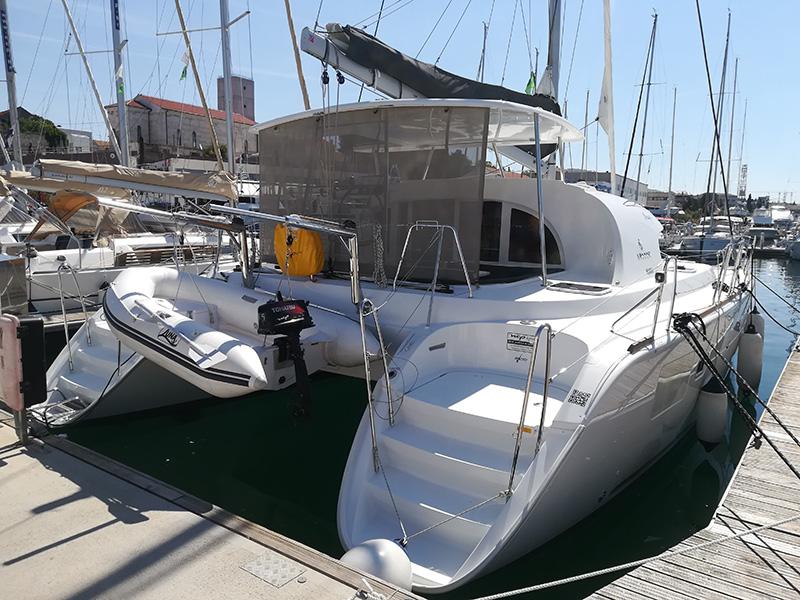 Book yachts online - catamaran - Lagoon 380 - Maya (AC + generator) - rent