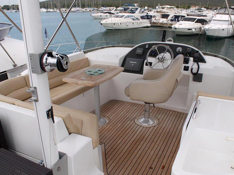 Book yachts online - motorboat - Beneteau S. Trawler 42 - Moja 3 - rent