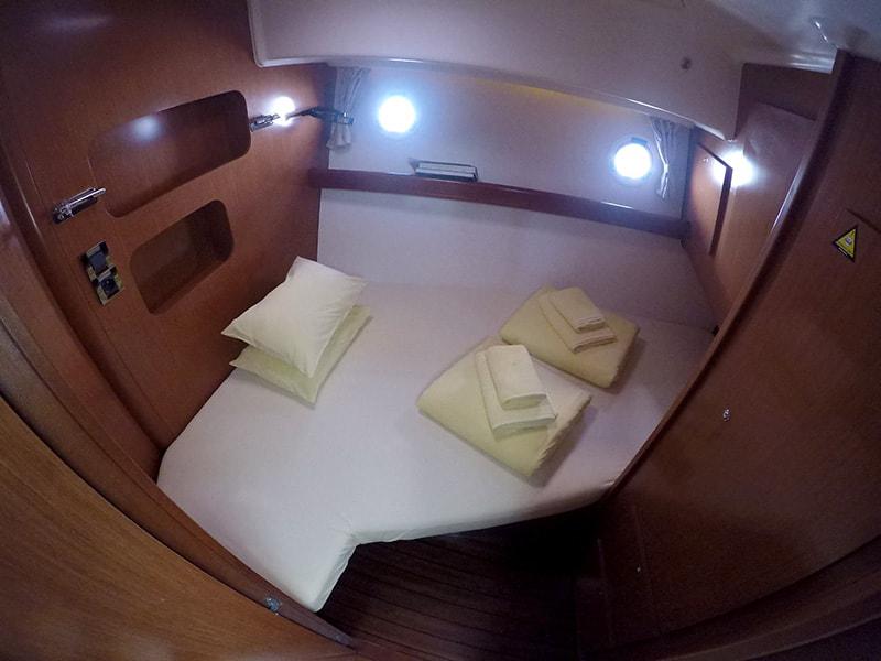 Book yachts online - motorboat - Beneteau S. Trawler 42 - Moja 3 - rent