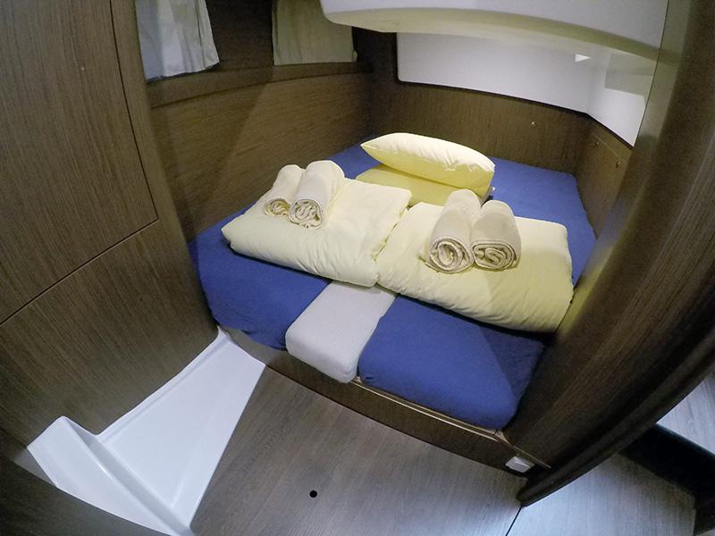 Book yachts online - motorboat - Beneteau Antares 36 - Capricorn (AC, Generator, Bowthruster, Sterntruster, Radar) - rent