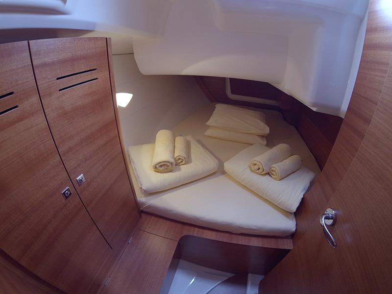 Book yachts online - sailboat - Dufour 350 GL - Luka (webasto, solar panel, additional water tank, shallow draft) - rent