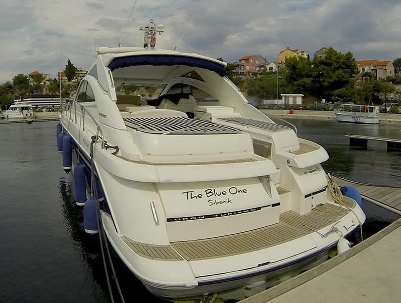 Book yachts online - motorboat - Fairline Targa 52 GT - The Blue One - rent