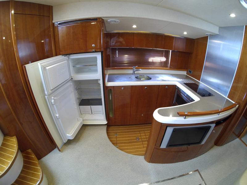 Book yachts online - motorboat - Fairline Targa 52 GT - The Blue One - rent