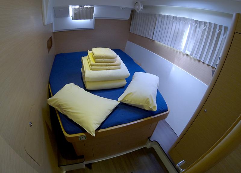 Book yachts online - catamaran - Lagoon 400 - Stray cat (Sails 2019, Solar panel) - rent