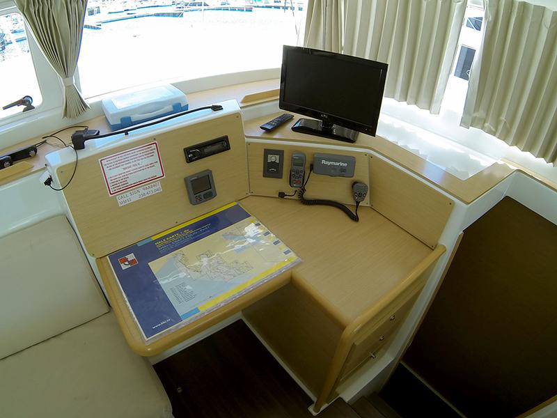 Book yachts online - catamaran - Lagoon 400 - Stray cat (Sails 2019, Solar panel) - rent