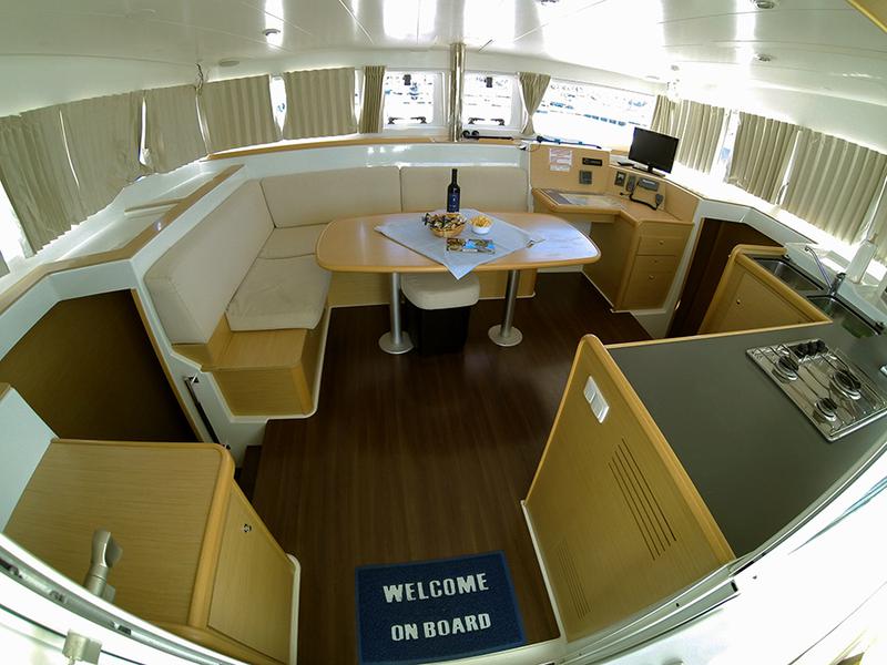 Book yachts online - catamaran - Lagoon 400 - Stray cat (Sails 2019, Solar panel) - rent