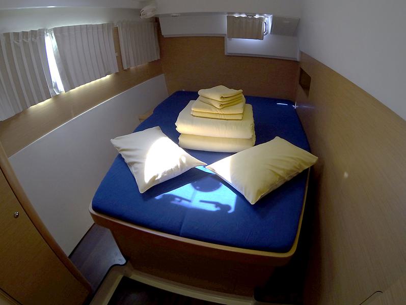 Book yachts online - catamaran - Lagoon 400 - Stray cat (Sails 2019, Solar panel) - rent