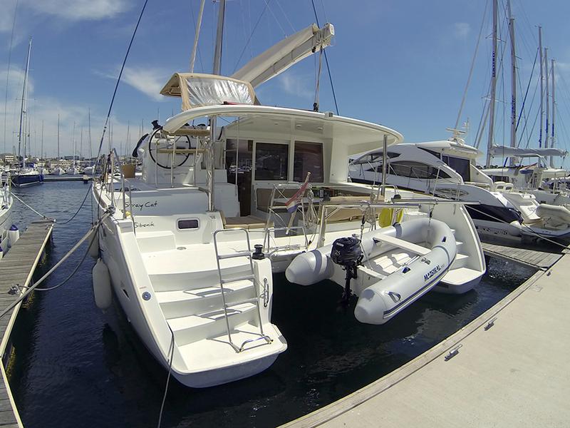 Book yachts online - catamaran - Lagoon 400 - Stray cat (Sails 2019, Solar panel) - rent