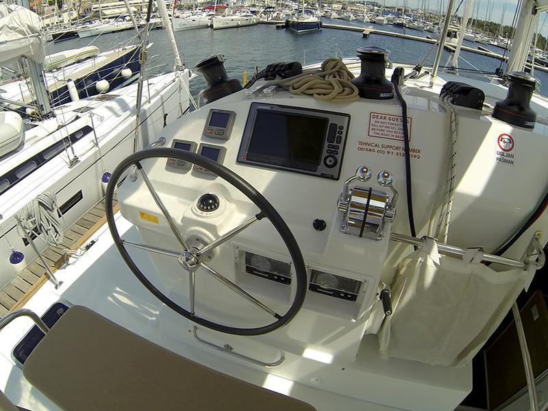 Book yachts online - catamaran - Lagoon 400 - Stray cat (Sails 2019, Solar panel) - rent