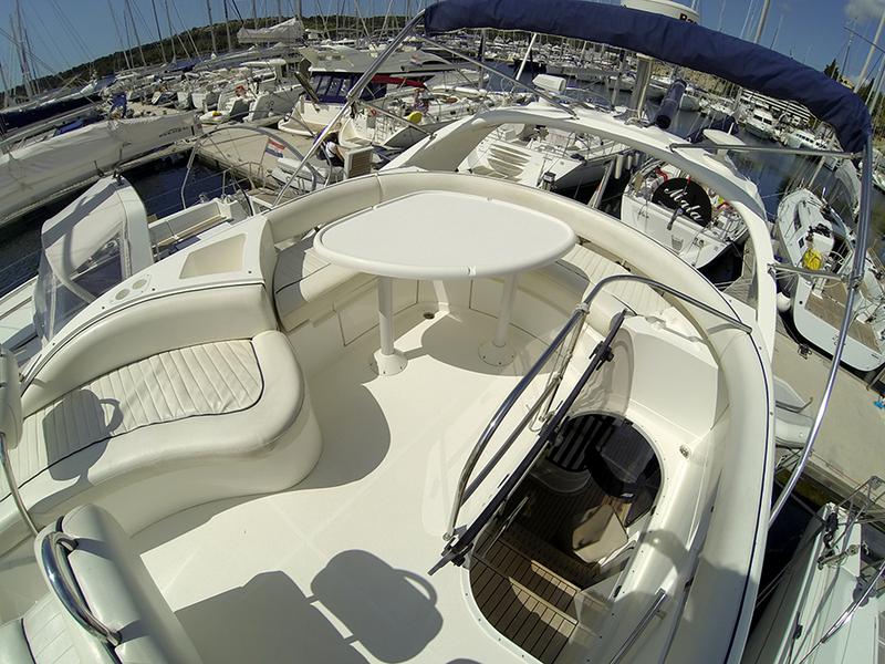 Book yachts online - motorboat - Fairline Phantom 40 - Fair Play (Jet ski - option with extra charge) - rent