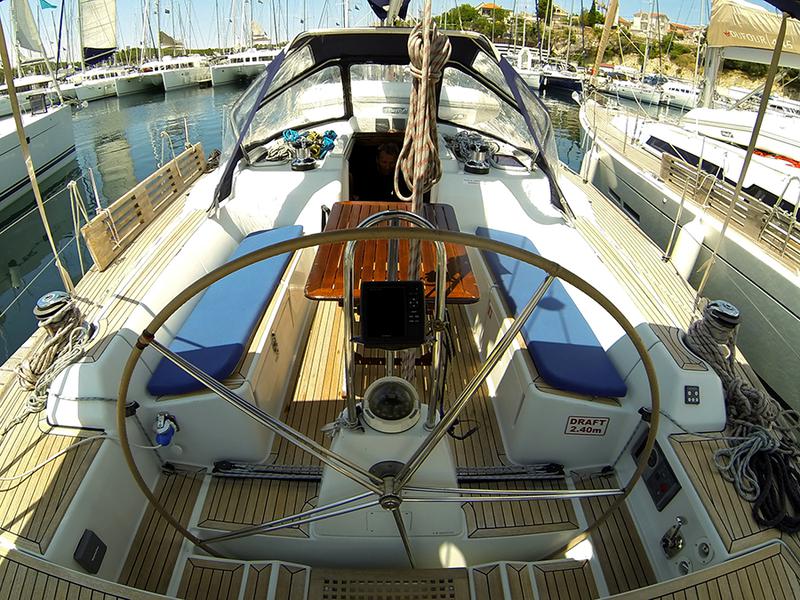 Book yachts online - sailboat - Grand Soleil 45 - Matterhorn (Sails 2019, Bowthruster) - rent